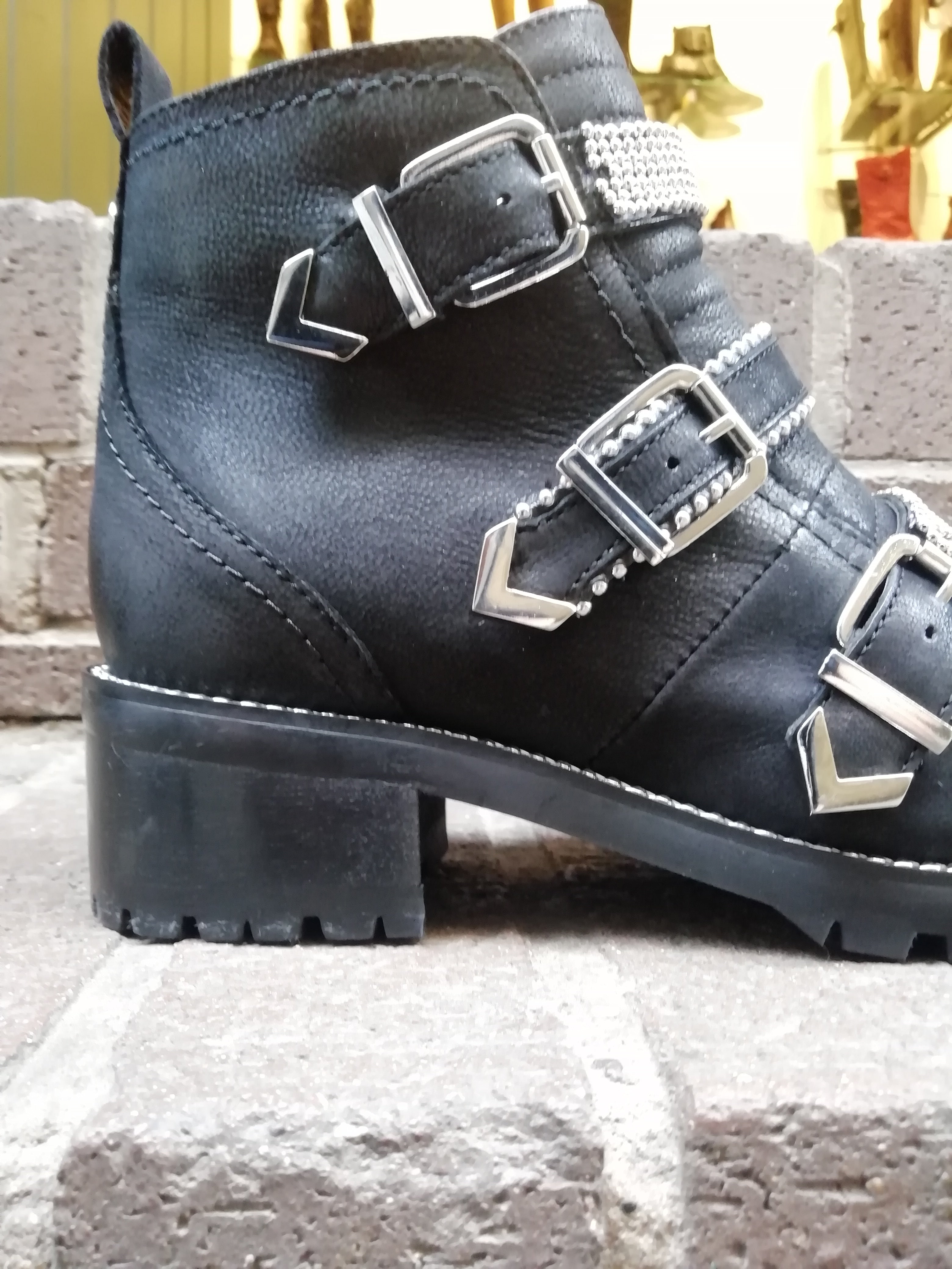 Open 2025 buckle boots